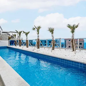 Villa Ddosi Aewol Pool Jeju